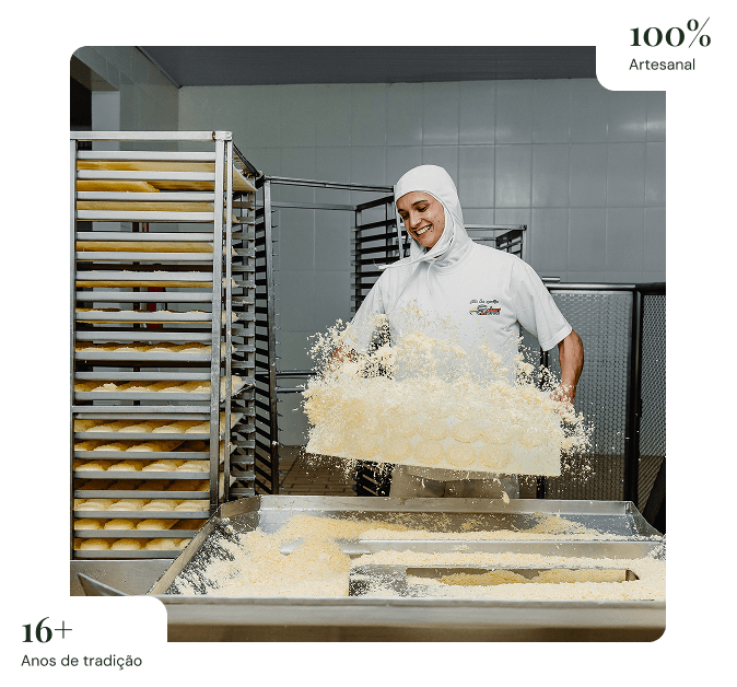 Produção artesanal de pão de queijo na fábrica da Sabor da Serra em Itamonte, MG